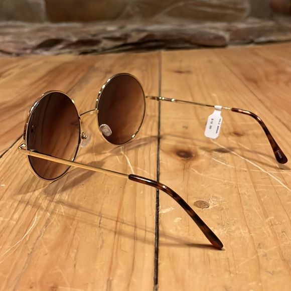 Oversized Sunglasses - Picture 2 of 2